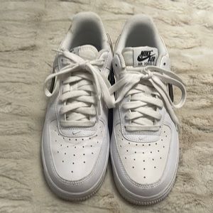 Black Nike sneakers like new